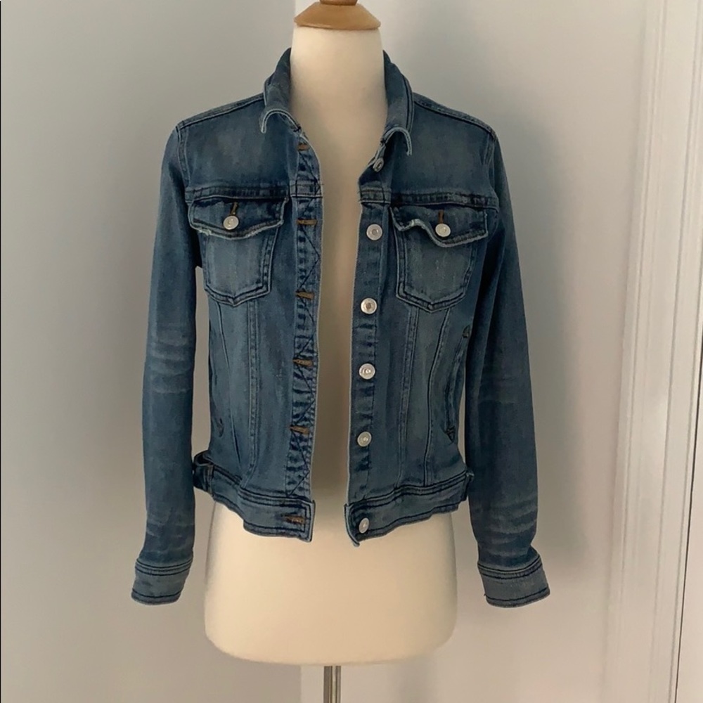 Zara Medium Wash Denim Jacket in Blue